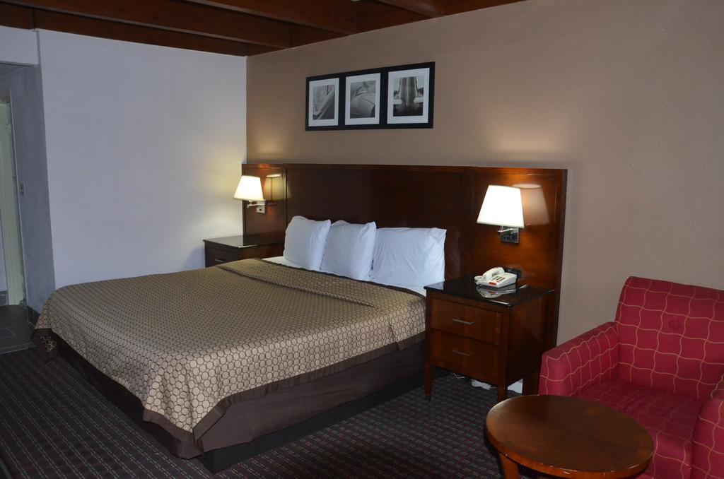 Americas Best Value Inn Augusta Historic Downtown מראה חיצוני תמונה