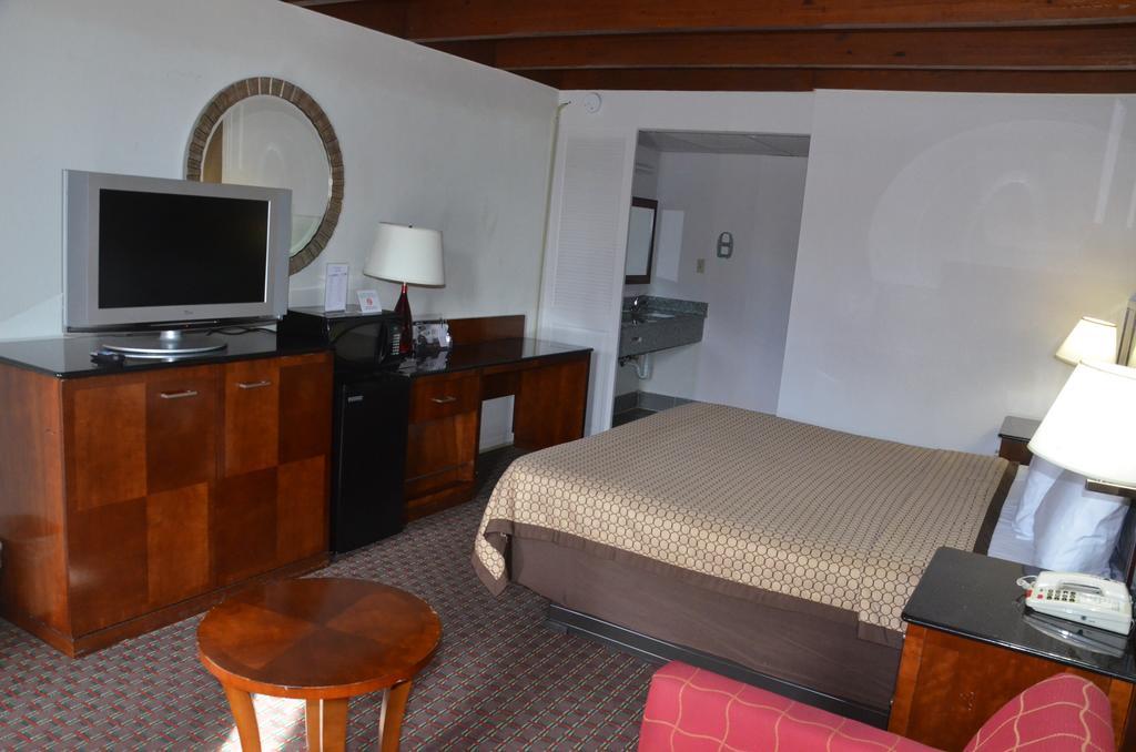 Americas Best Value Inn Augusta Historic Downtown מראה חיצוני תמונה
