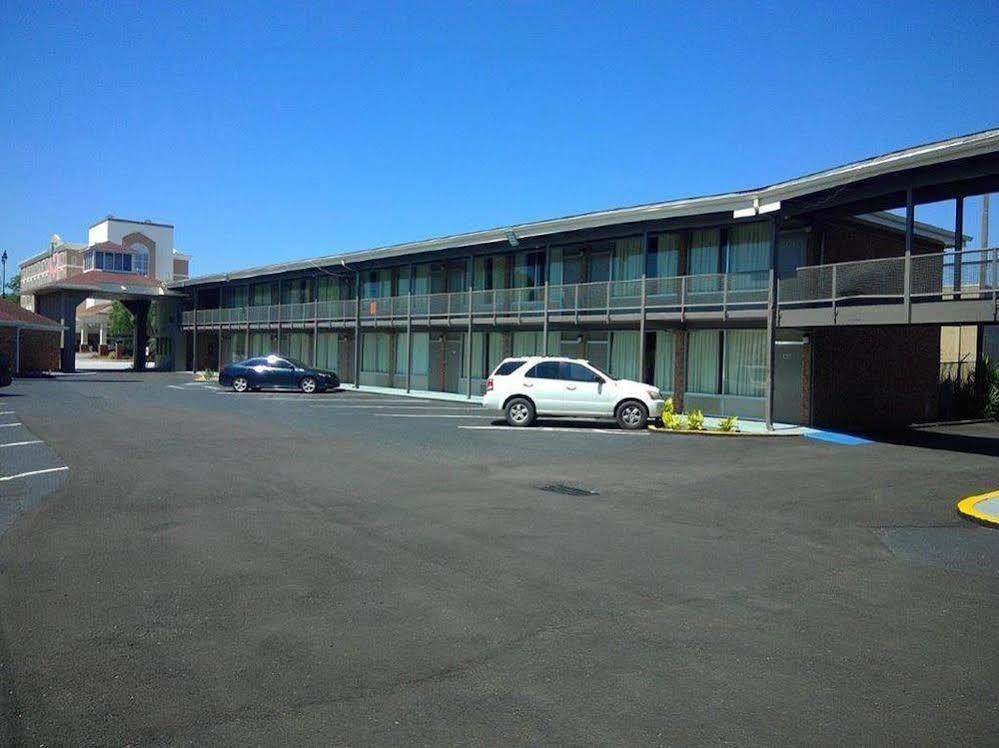 Americas Best Value Inn Augusta Historic Downtown מראה חיצוני תמונה